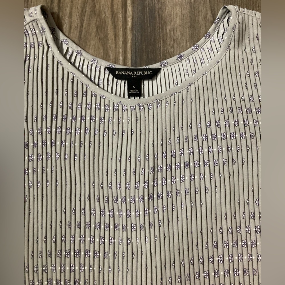 Banana‎ Republic Women’s Small Blouse - Picture 2 of 3